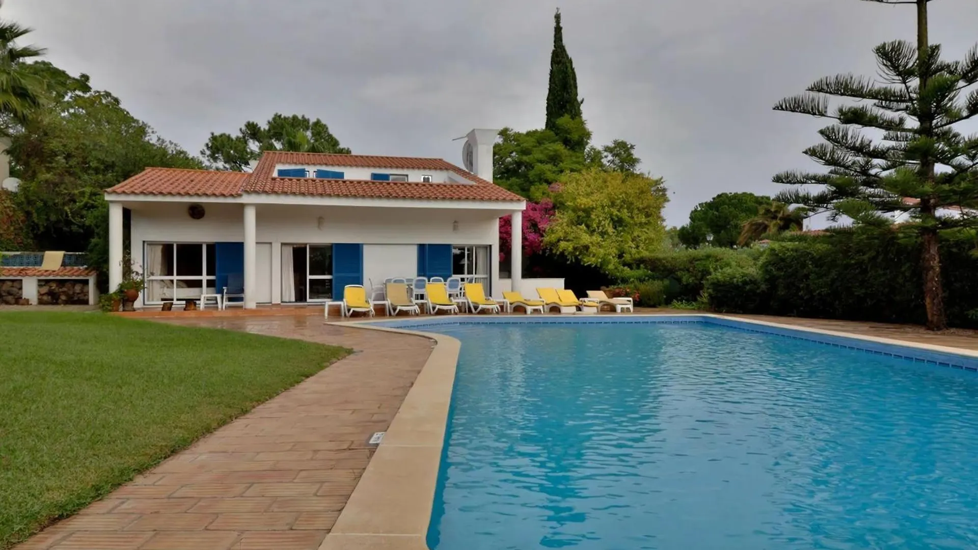 Villa Quadradinhos 3Q 4 Bedrooms Private Pool Short Walk To The Praca Vale Do Lobo